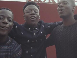 DiXte clipprimeur van Amartey, SBMG en The Livingtons