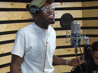 Slowjamify Sessions: Amartey doet mashup van P. Diddy, Kendrick Lamar en Yung Nnelg