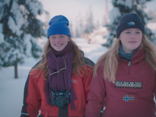 Heftige documentaire over hoe zusjes Lotte (20) & Roos (18) doof en blind worden
