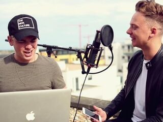 Conor Maynard zingt R&B covers op Drake's Controlla