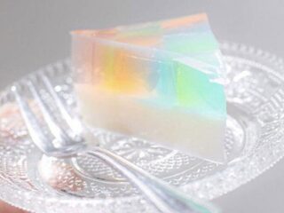 Deze kleurrijke taart maak je makkelijk zelf met maar 5 ingrediënten