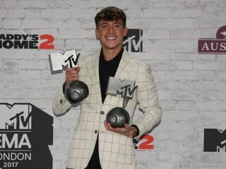 Lil Kleine schrijft geschiedenis als 'Best Worldwide Act' bij MTV EMA's