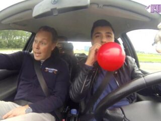 Experiment: FunX-dj Jaimy bestuurt auto onder invloed van lachgas