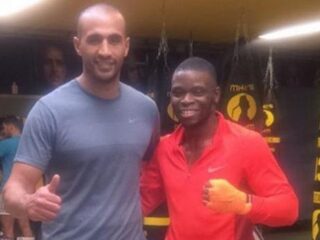Badr Hari geeft weer training in zijn vaste gym maar is nog niet vrij