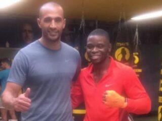 Badr Hari geeft weer training in zijn vaste gym maar is nog niet vrij