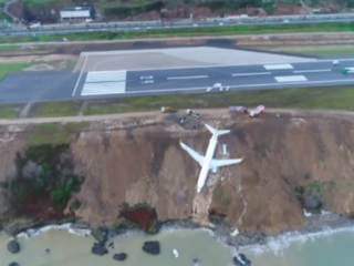 Vliegtuig met 162 passagiers belandt naast landingsbaan