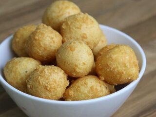 Recept: Antilliaanse kaasballetjes