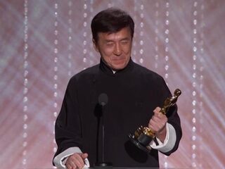 Jackie Chan wint ere-Oscar na ruim 40 jaar in filmindustrie