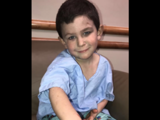 5-jarig jongetje redt zusje en hond uit brandend huis