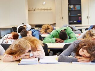 "Vroeg je bed uit voor school is helemaal niet goed voor je"