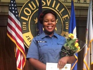 Onschuldige hulpverleenster (26) in slaap doodgeschoten door politie