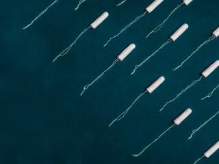 Engeland gaat gratis maandverband en tampons aan tieners geven