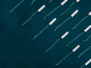 Engeland gaat gratis maandverband en tampons aan tieners geven