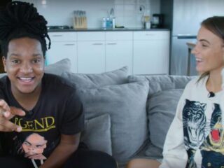 Jonna Fraser showt zijn huisje en doneert eerste gouden plaat aan goede doel