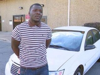 Werknemers kopen auto voor collega die dagelijks 17 km naar werk loopt