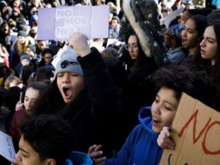 #NationalSchoolWalkout: Amerikaanse scholieren lopen massaal de les uit