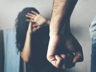 Hulpverlener Yassine ziet toename huiselijk geweld: "Zoon slaat moeder vaker voor drugs"