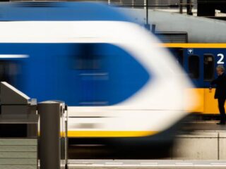 Boa's gaan strenger coronaregels handhaven in het openbaar vervoer