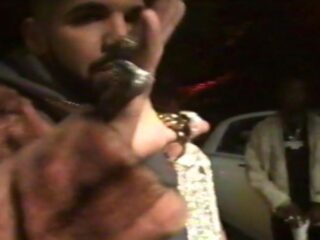 Drake en 21 Savage gaan terug naar de jaren '80 met videoclip van 'Sneakin'
