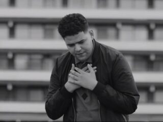 Lijpe brengt ode aan zijn moeder in nieuwe videoclip