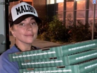 Lady Gaga bezorgt pizza's aan slachtoffers bosbrand Californië
