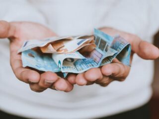 Amsterdam gaat schulden van jongeren deels kwijtschelden