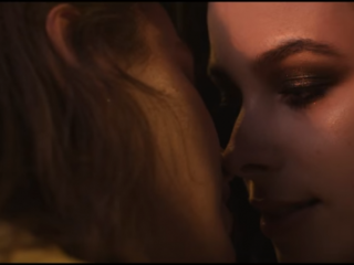 Fajah Lourens dropt sensuele clip 'Flirtation' over vrouwenliefde