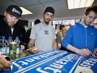 De snackbar uit ‘New Kids’ in Maaskantje wordt misschien toch niet gesloopt