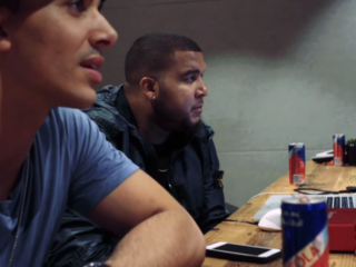 Bekijk hoe Spanker, Cho en Timor Steffens 'Pay Us' in elkaar zetten en testen