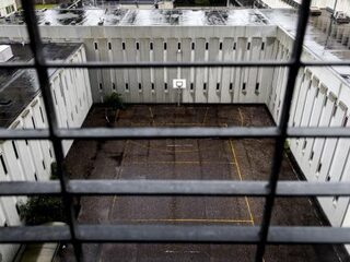 Woning in Amsterdam vinden moeilijk? Je kunt nu ook in gevangenis wonen