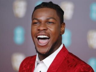 Acteur John Boyega stopt met parfummerk vanwege Chinees reclamespotje