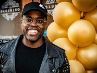 Jandino Asporaat lanceert boek 'Dromen met je ogen open'