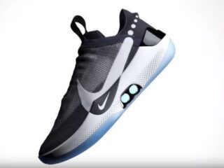 Deze nieuwe high-tech sneaker maakt zichzelf vast door middel van een app