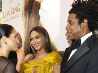 Beyoncé schittert tijdens Europese première 'The Lion King'