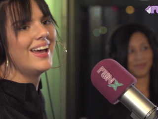 Famke Louise slide door de Autotune Challenge!