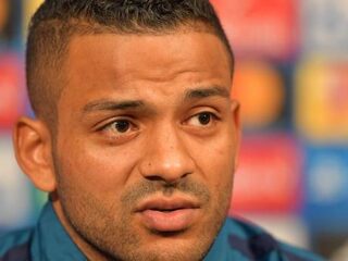 'Ex-Ajacied Ebecilio maakte twee vrouwen tegelijk zwanger in Rusland'