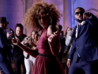 Broederliefde neemt de bruiloft van Edson over in hun nieuwe clip Officieel