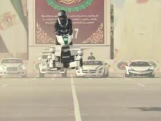 VIDEO | Politie van Dubai test zwevende motoren: hoverbikes