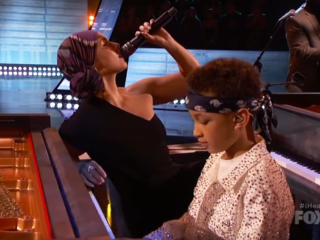 Prachtig duet: Alicia Keys treedt samen met 8-jarig zoontje op