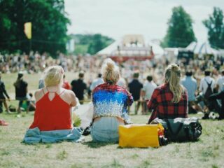 Driekwart van festivalbezoekers draagt poepbacterie