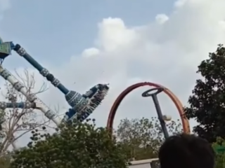 Schokkend: Doden bij attractie die op hoge snelheid crasht