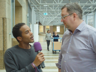 Jeansen confronteert politici met de schuldenproblematiek van jongeren