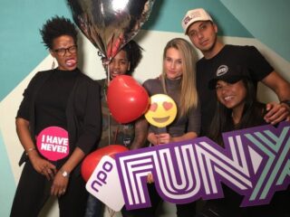 Hete bekentenissen en sexy verhalen in de Morad & Shay *PEEP* Show (18+)