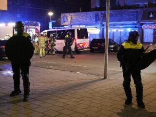 Politie grijpt in bij rellen in Utrechtse Kanaleneiland, meerdere aanhoudingen