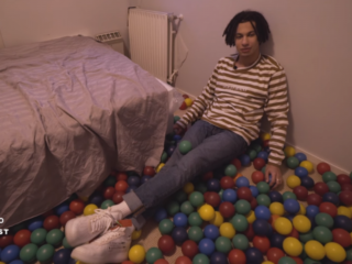 Jacin Trill en zijn ballenbak duiken op bij Thuisbasis