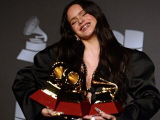 Rosalía grote winnaar bij Latin Grammy Awards