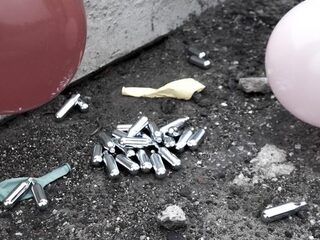 Lachgasdealer: "Ik verkoop slagroompatronen zodat mensen taarten kunnen bakken"