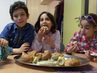 VIDEO: Hoe vast je in een stad waar de zon nooit onder gaat?