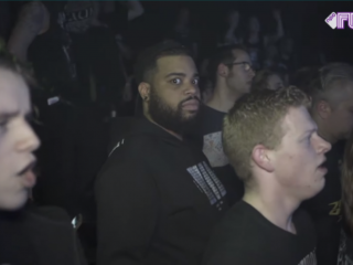 Nixon Pakt Een Fissa: duivels doen op een metal party!