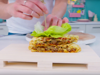 Tosti Kapsalon: het recept waar je ongemakkelijk van wordt
